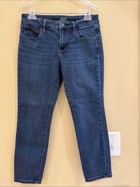 a.n.a Women's Cropped Straight-Leg Jeans in Dark Blue Wash